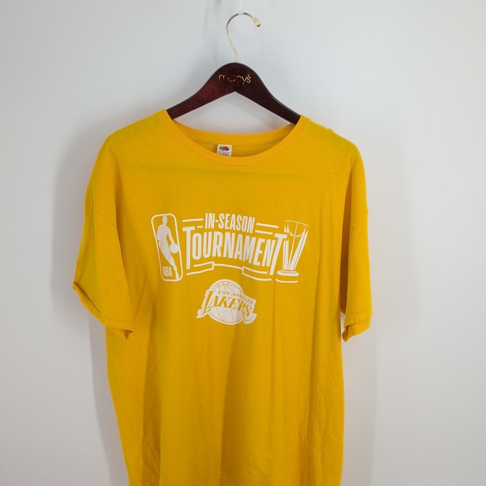 Los Angeles Lakers Basketball NBA Fruit Of The Loom Mens Yellow T-Shirt‎ Size XL
